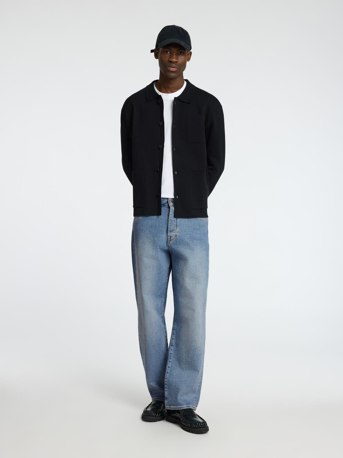 model_shot-front_full